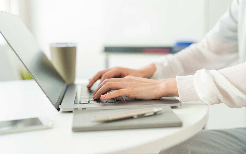 関連について調べている写真